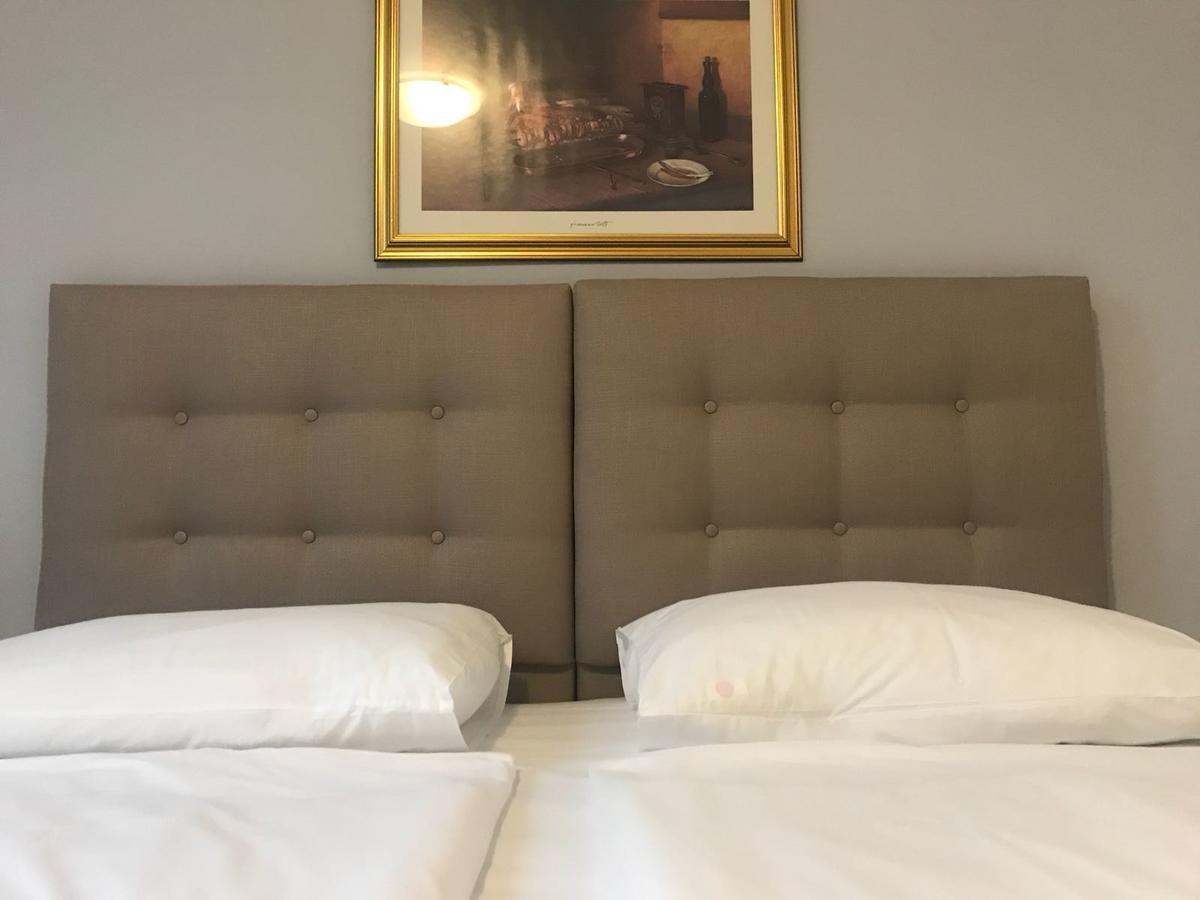 Hotel Vila Tina ザグレブ エクステリア 写真