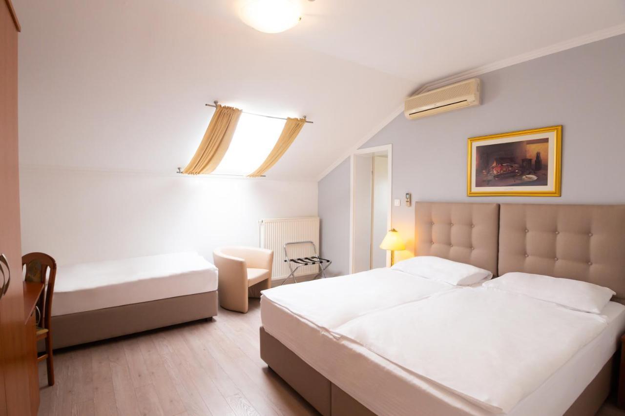 Hotel Vila Tina ザグレブ エクステリア 写真