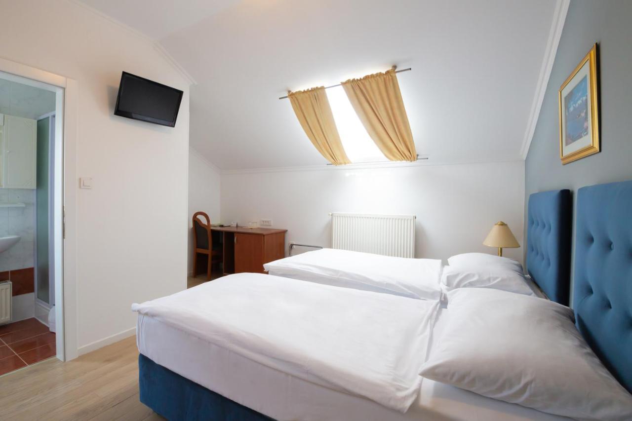 Hotel Vila Tina ザグレブ エクステリア 写真
