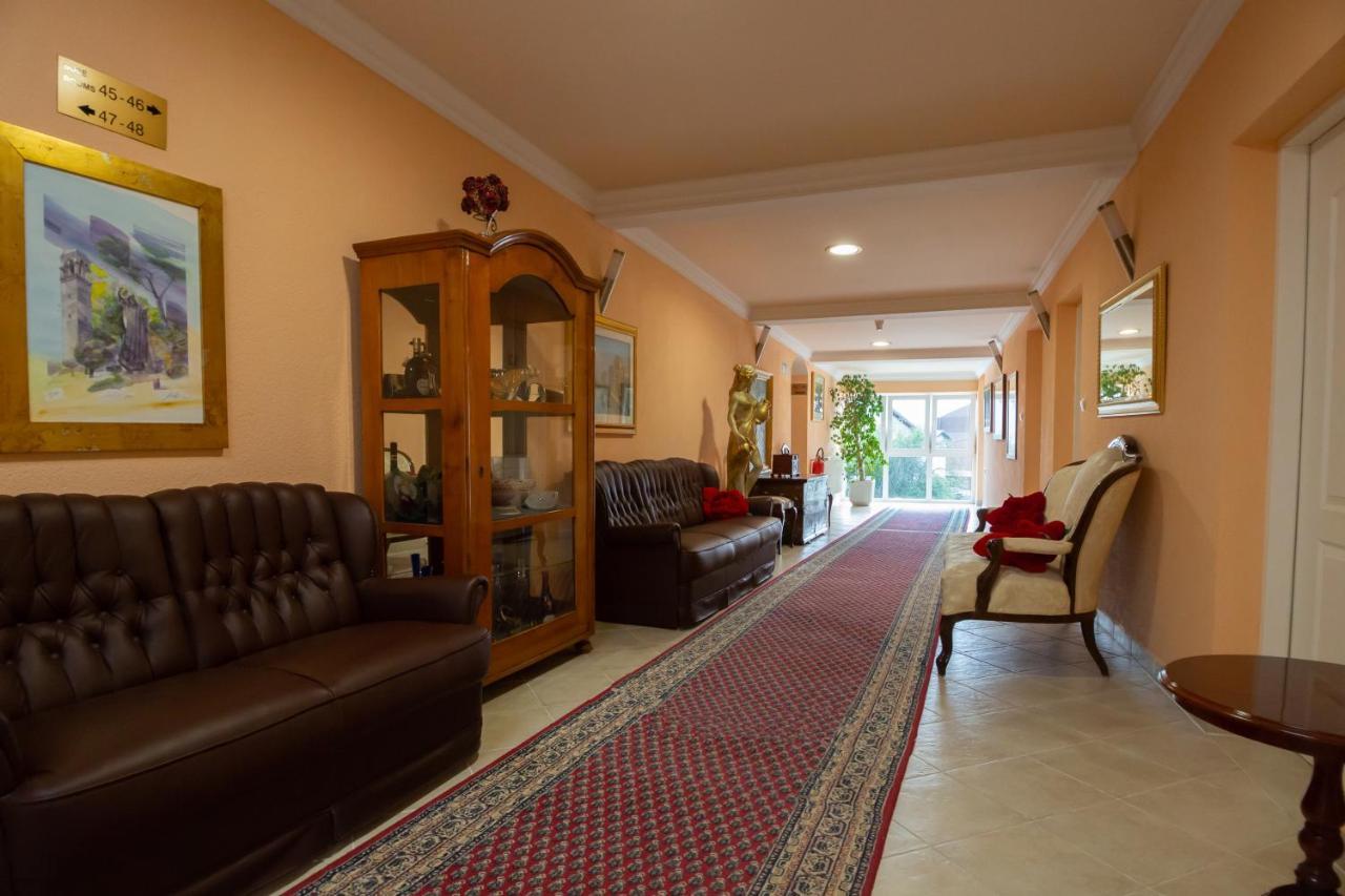 Hotel Vila Tina ザグレブ エクステリア 写真